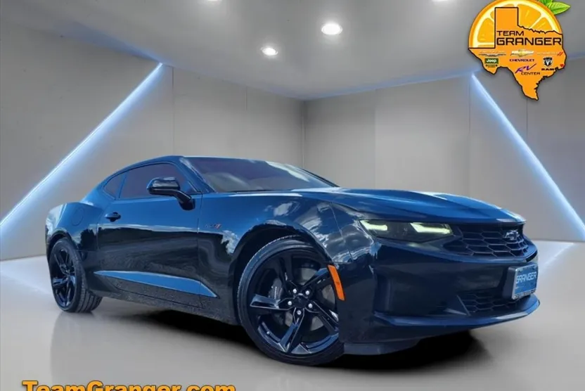 2021 Chevrolet Camaro LT1 photo 1