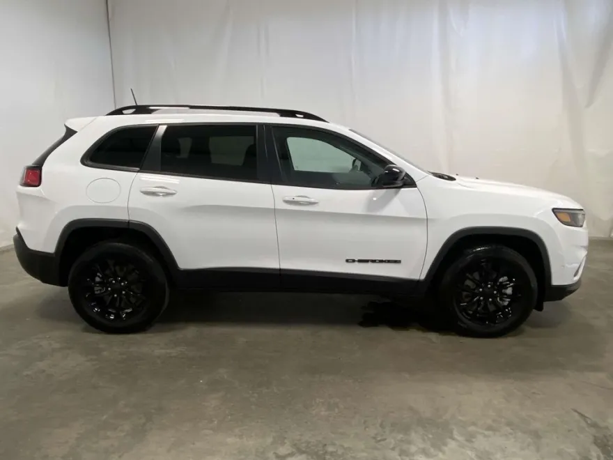 2023 Jeep Cherokee Altitude photo 1