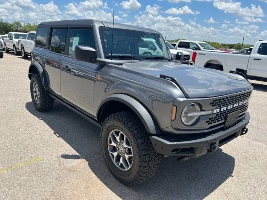 2025 Ford Bronco Badlands photo 1