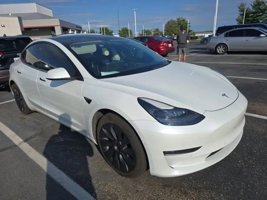 2022 Tesla Model 3 Long Range photo 1