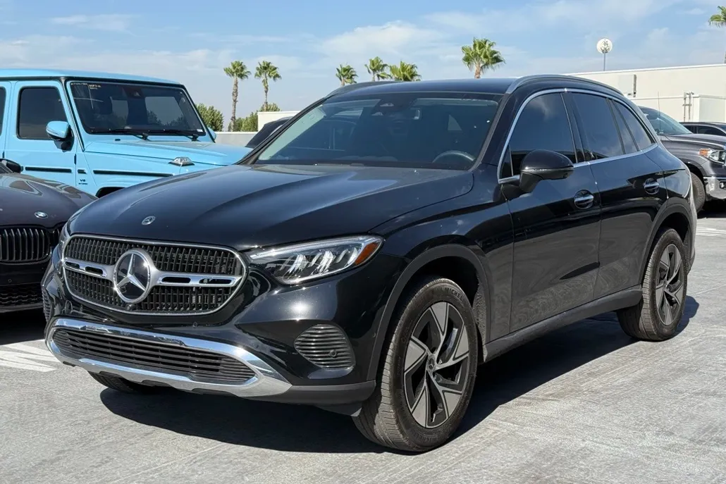 2024 Mercedes Benz GLC 300 photo 1