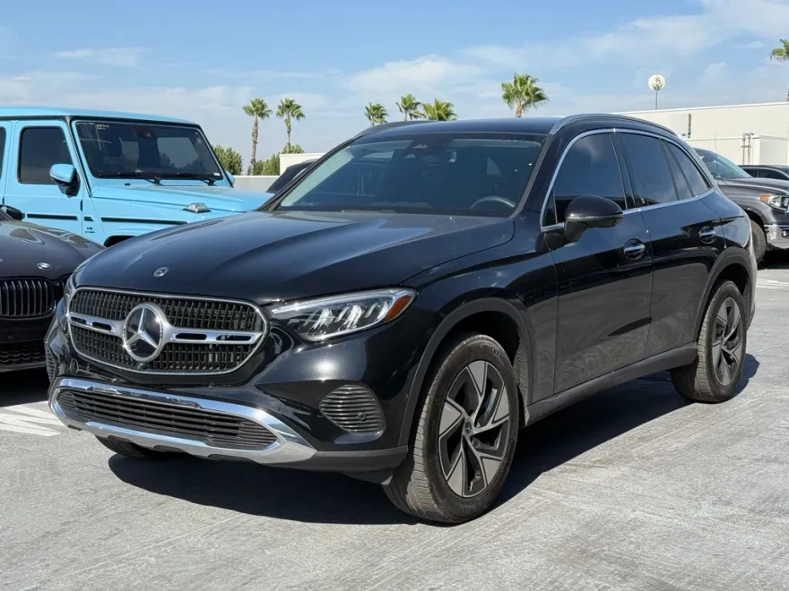 2024 Mercedes Benz GLC 300 photo 1