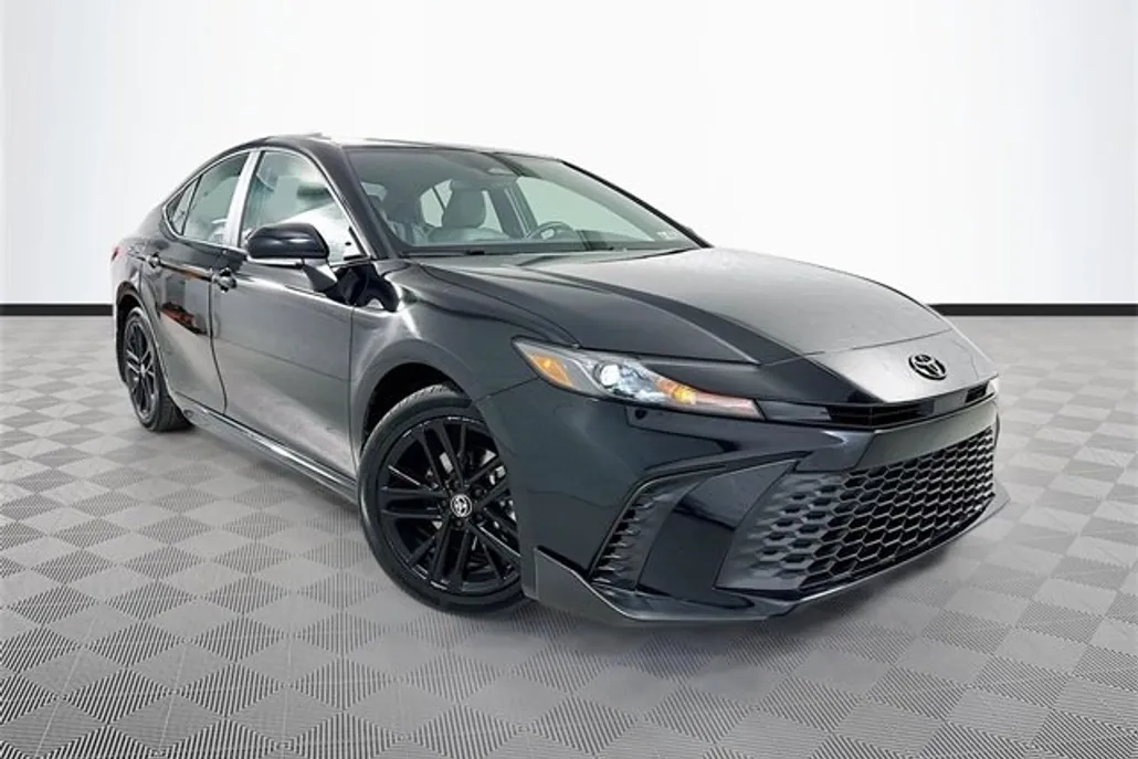 2025 Toyota Camry LE photo 1