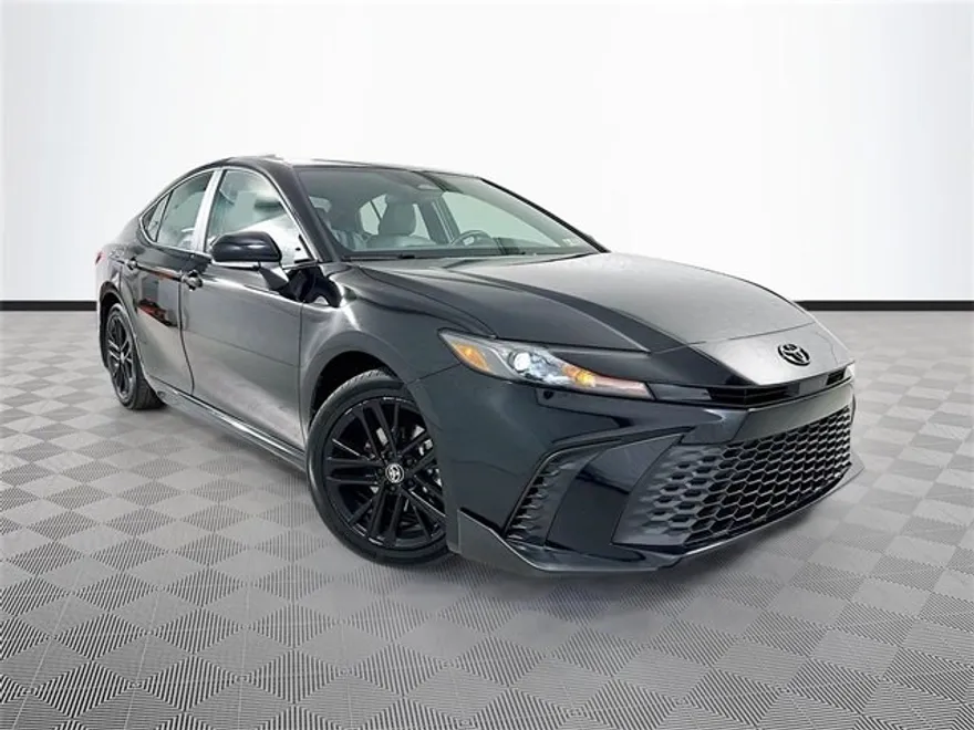2025 Toyota Camry LE photo 1