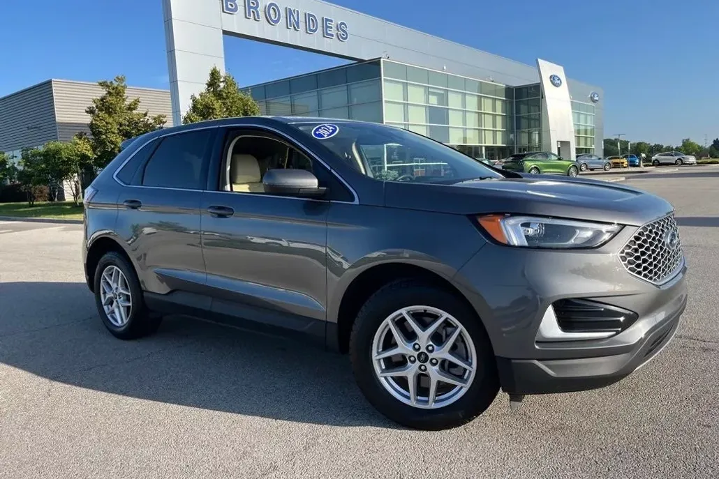 2024 Ford Edge SEL photo 1
