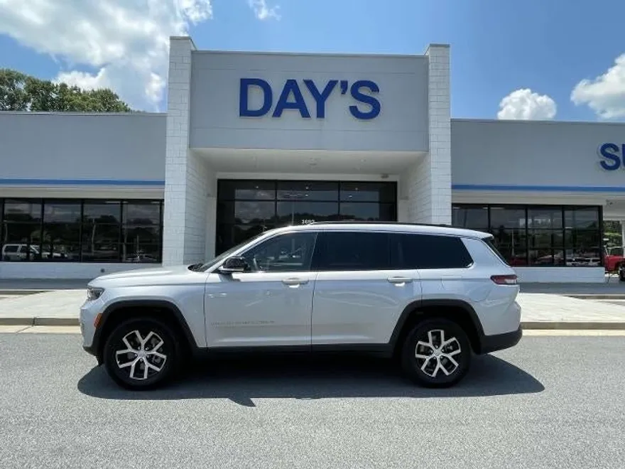 2024 Jeep Grand Cherokee Limited photo 1