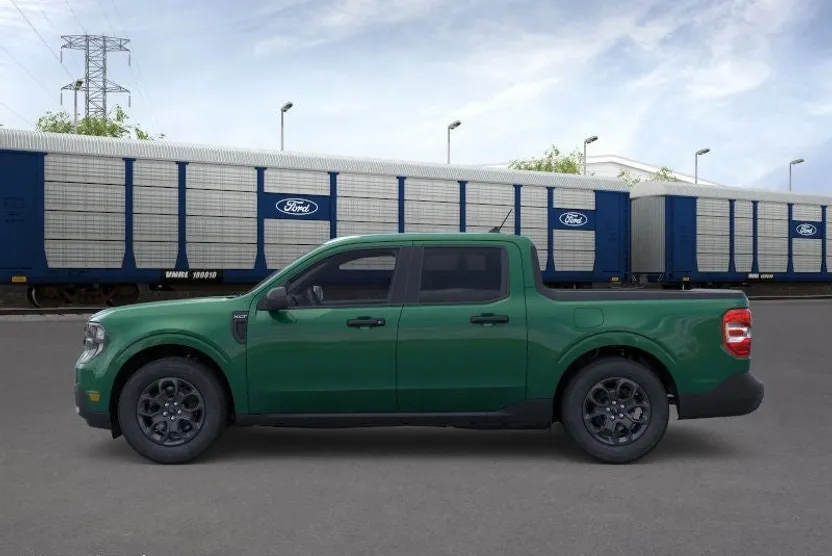 2025 Ford Maverick XLT photo 1