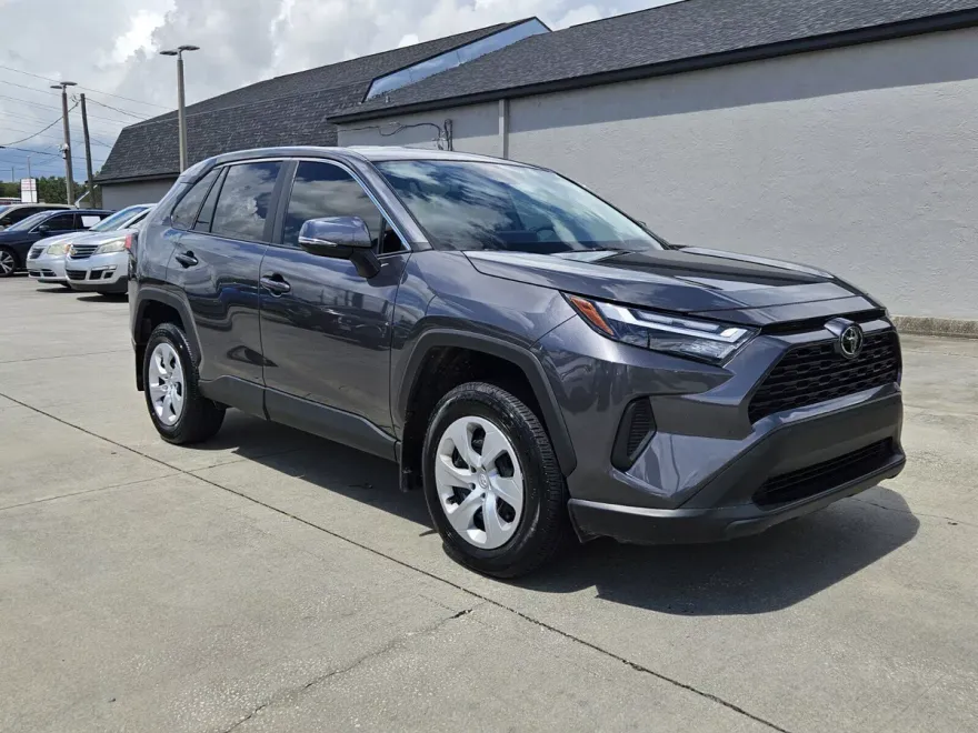2024 Toyota RAV4 LE photo 1