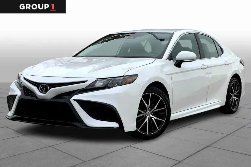 2024 Toyota Camry SE photo 1