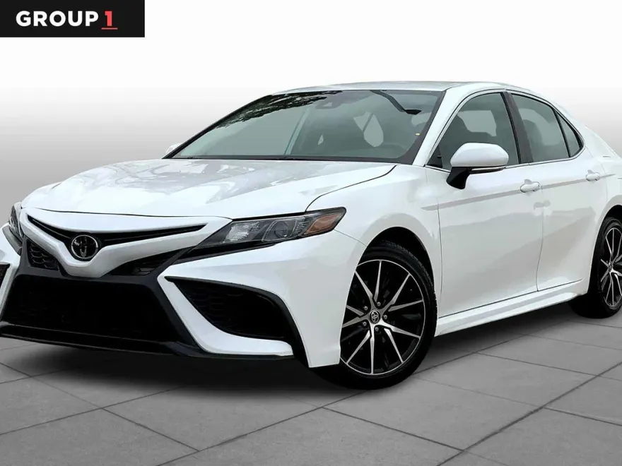 2024 Toyota Camry SE photo 1