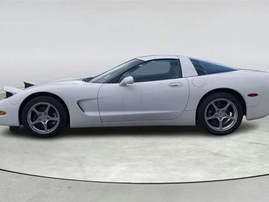 2002 Chevrolet Corvette Base photo 1
