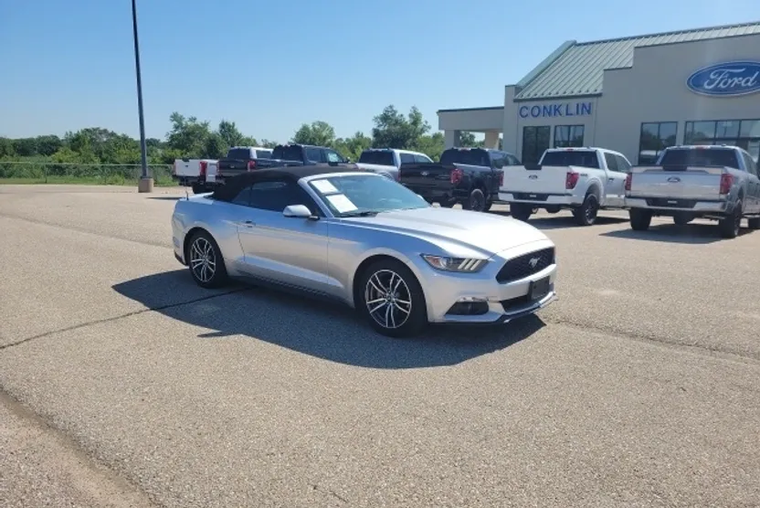 2017 Ford Mustang EcoBoost Premium photo 1