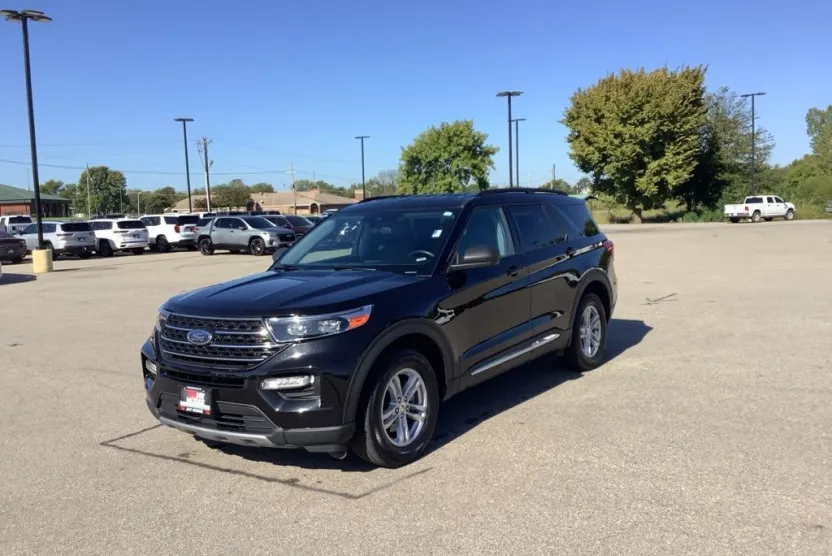 2024 Ford Explorer XLT photo 1