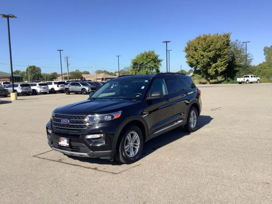 2024 Ford Explorer XLT photo 1
