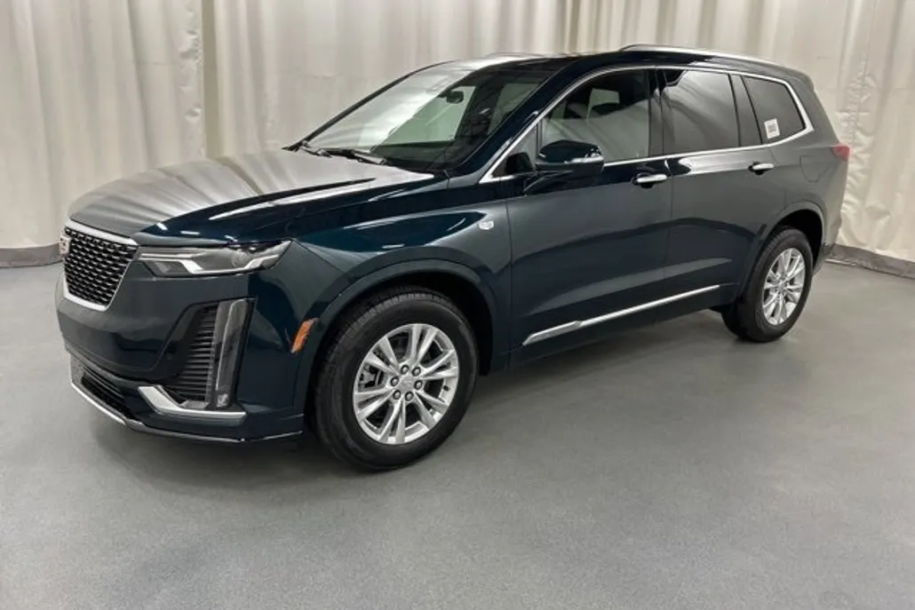 2025 Cadillac XT6 Luxury photo 1