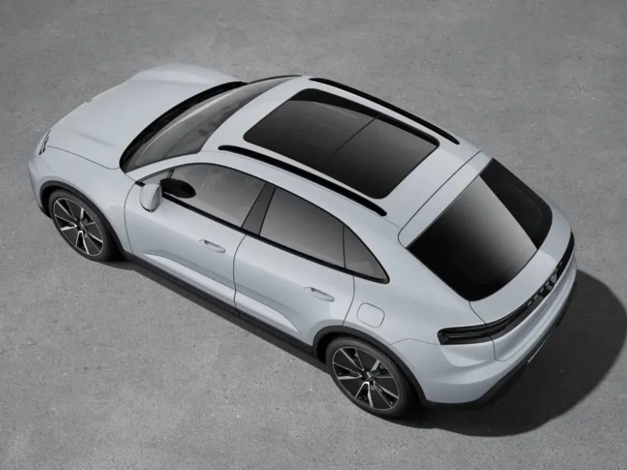 2025 Porsche Macan Electric photo 4