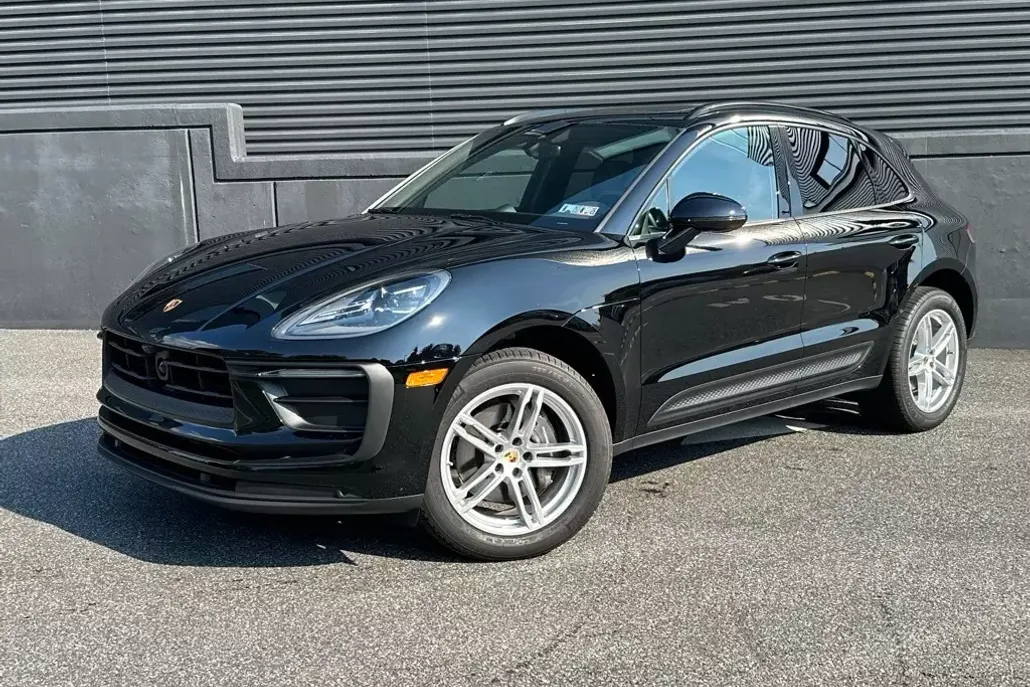 2025 Porsche Macan S photo 1