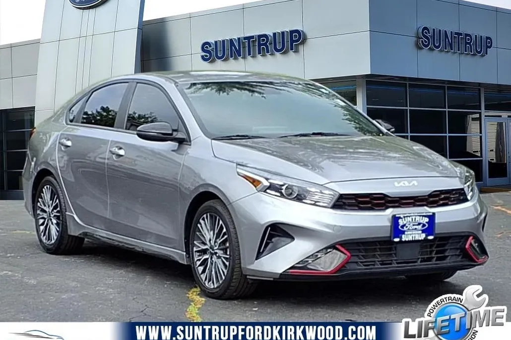 2023 Kia Forte GT-Line photo 1