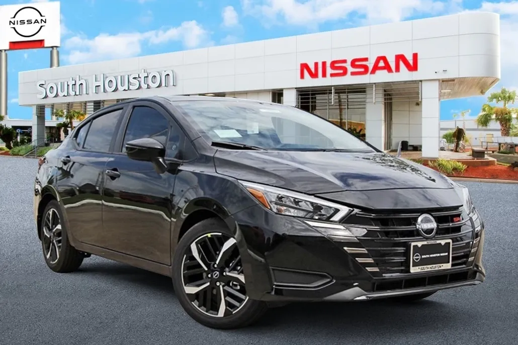 2025 Nissan Versa 1.6 SR photo 1