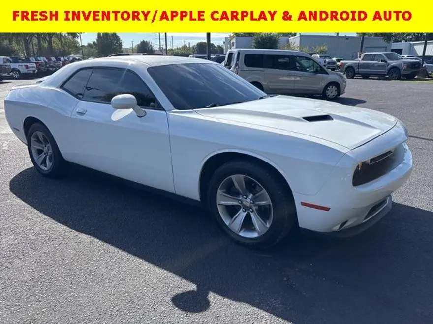 2019 Dodge Challenger SXT photo 1