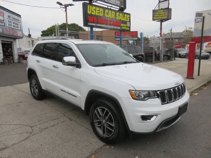 2017 Jeep Grand Cherokee Limited photo 1