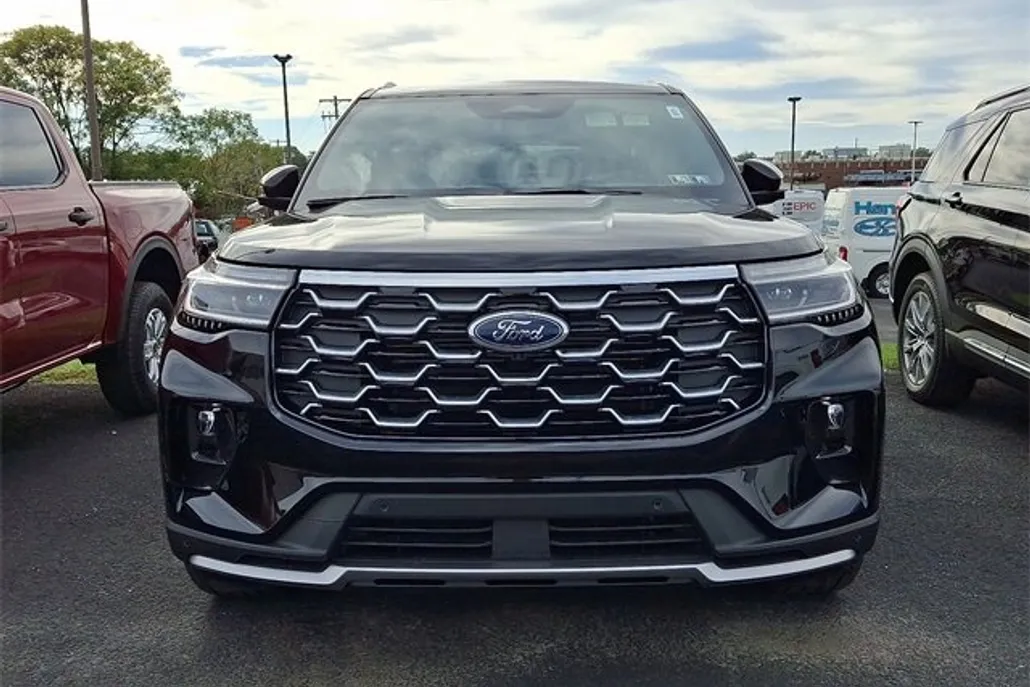 2025 Ford Explorer Platinum photo 1