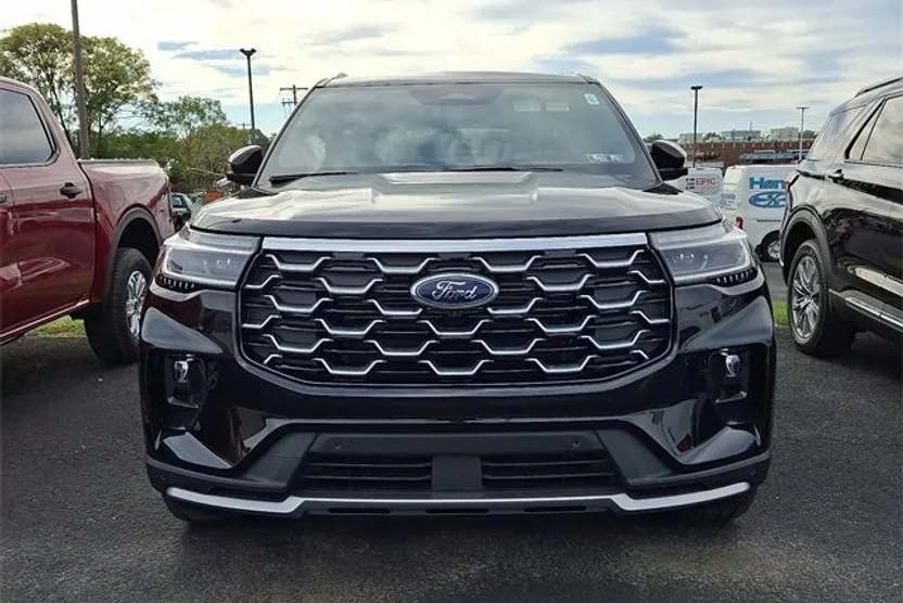 2025 Ford Explorer Platinum photo 1