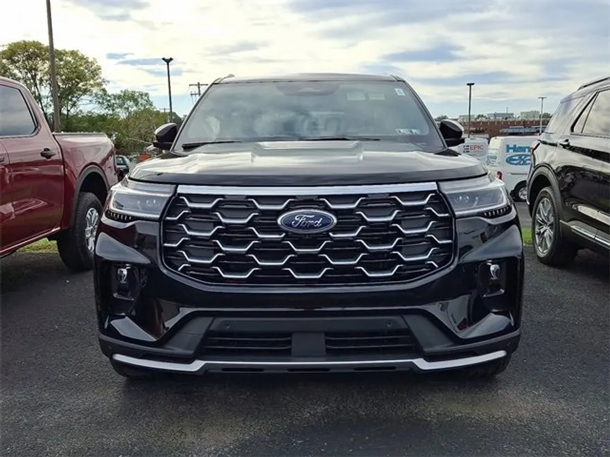 2025 Ford Explorer Platinum photo 1