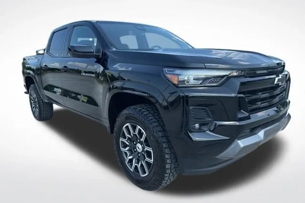 2023 Chevrolet Colorado Z71 photo 1