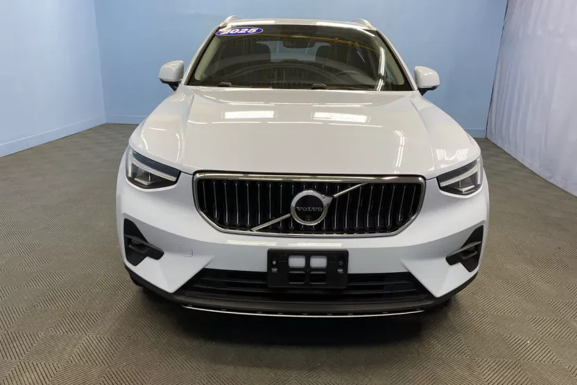 2025 Volvo XC40 Plus photo 1