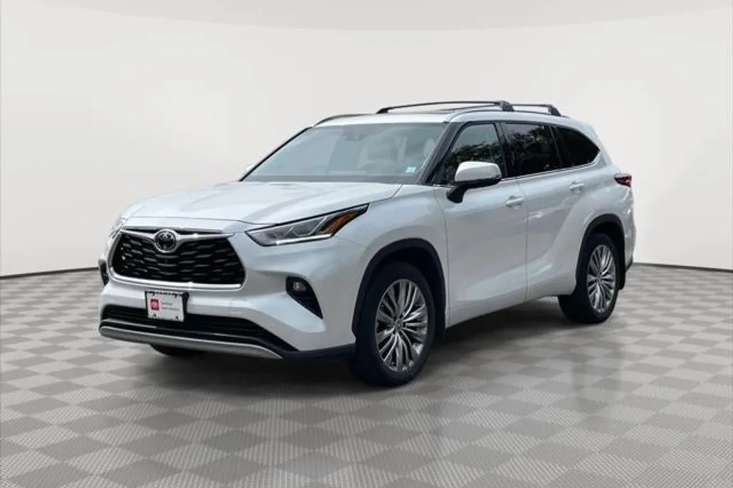 2022 Toyota Highlander Platinum photo 1