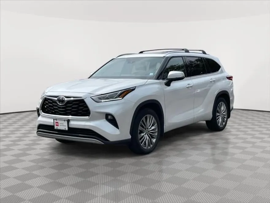 2022 Toyota Highlander Platinum photo 1