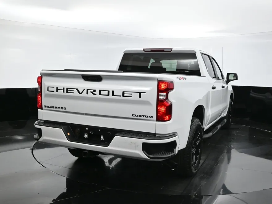 2025 Chevrolet Silverado 1500 Custom photo 6