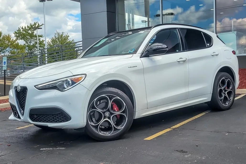 2022 Alfa Romeo Stelvio Ti Sport photo 1