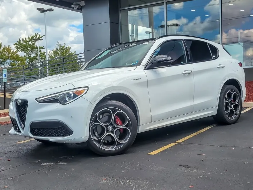 2022 Alfa Romeo Stelvio Ti Sport photo 1