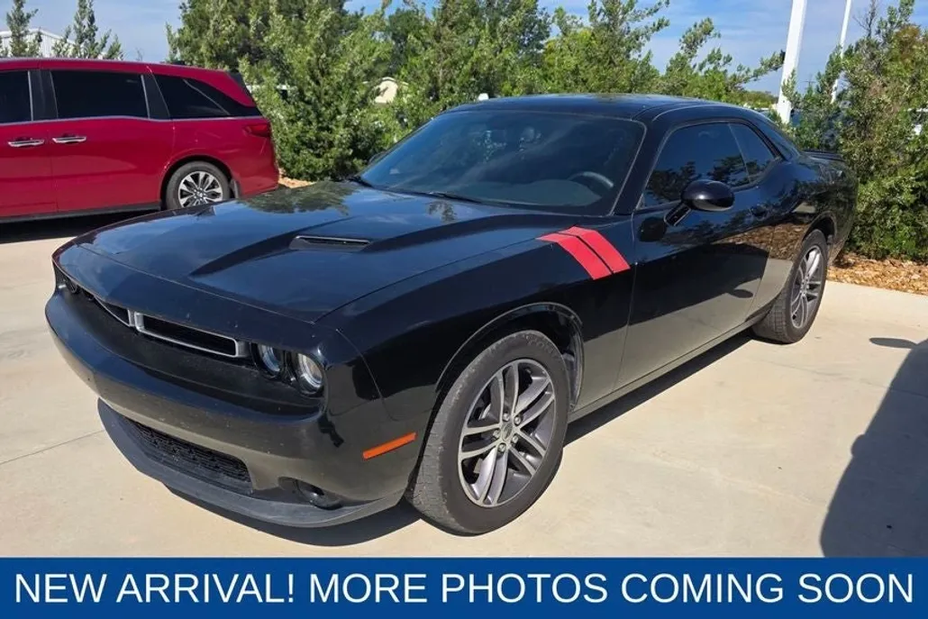 2019 Dodge Challenger SXT photo 1