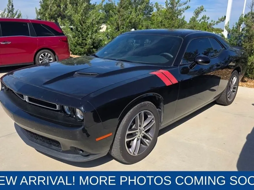 2019 Dodge Challenger SXT photo 1