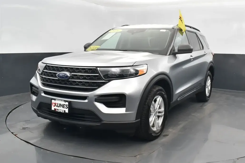 2024 Ford Explorer XLT photo 1
