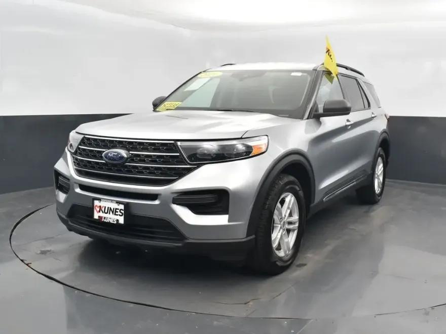 2024 Ford Explorer XLT photo 1