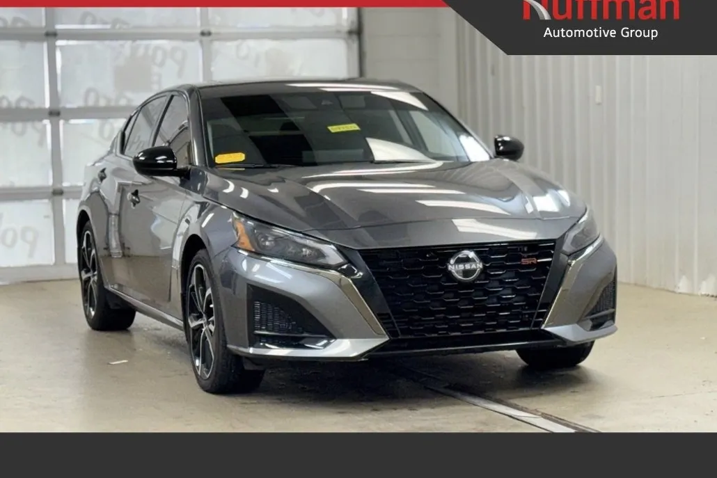 2024 Nissan Altima 2.5 SR photo 1