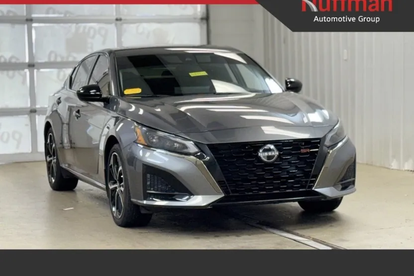 2024 Nissan Altima 2.5 SR photo 1