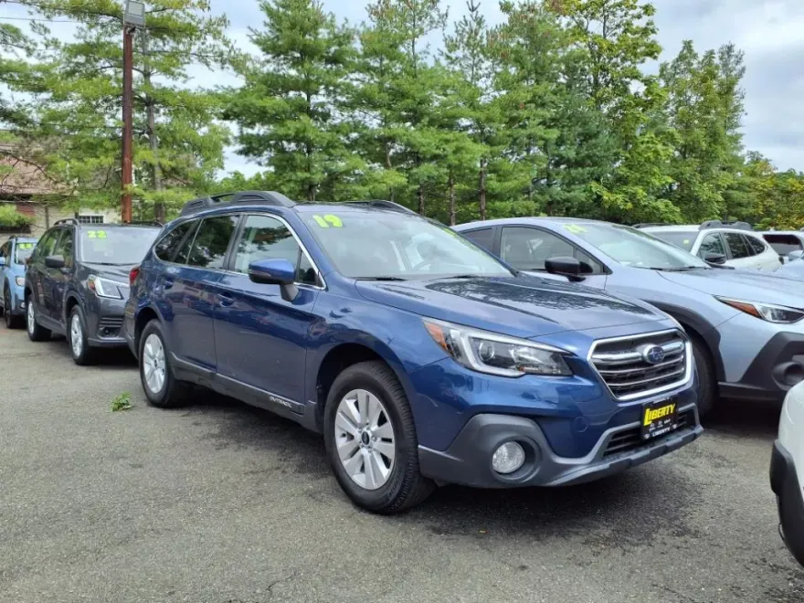 2019 Subaru Outback 2.5i Premium photo 1