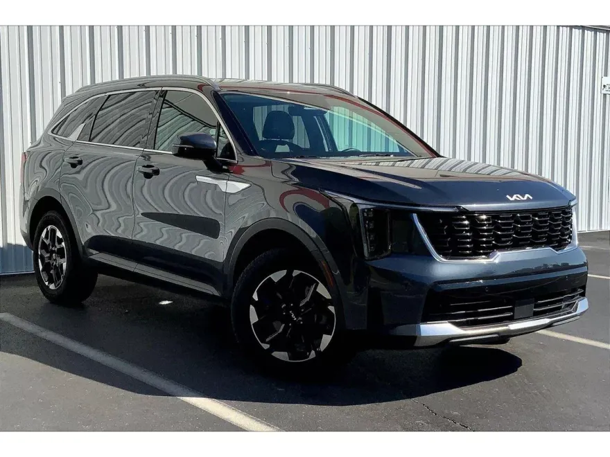 2024 Kia Sorento S photo 1