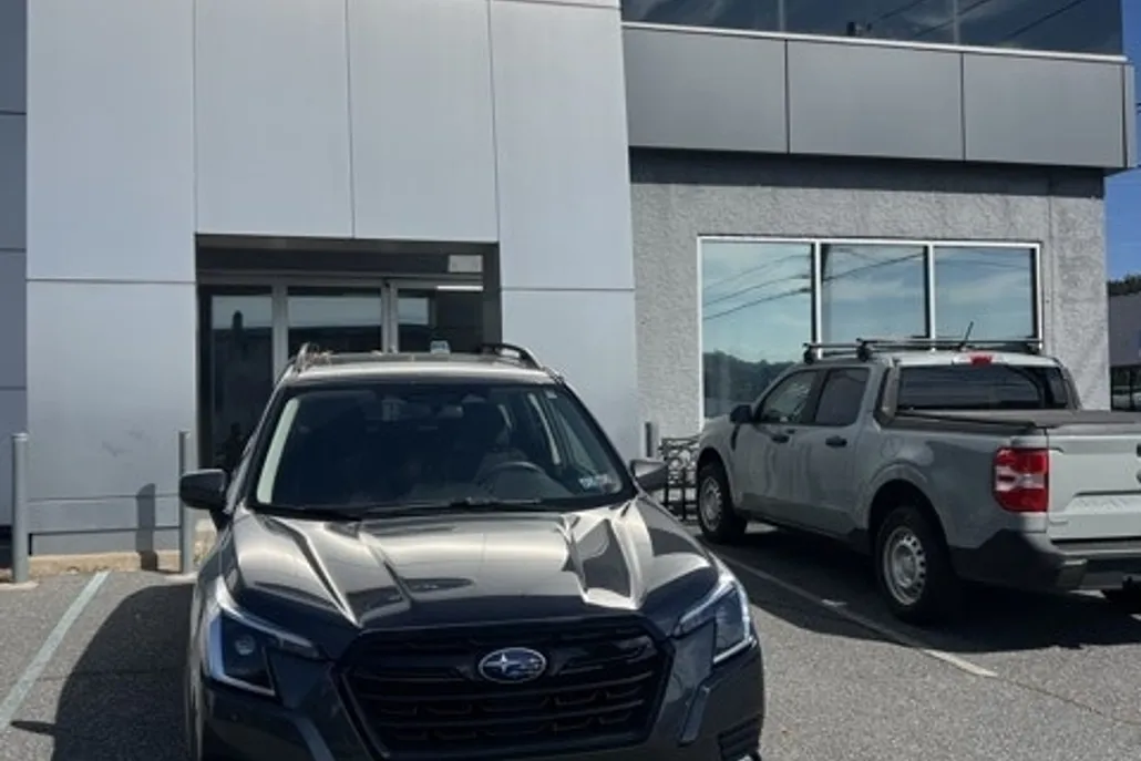 2023 Subaru Forester Premium photo 1