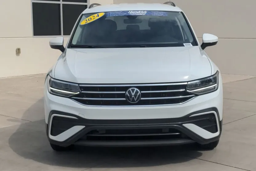 2024 Volkswagen Tiguan S photo 1
