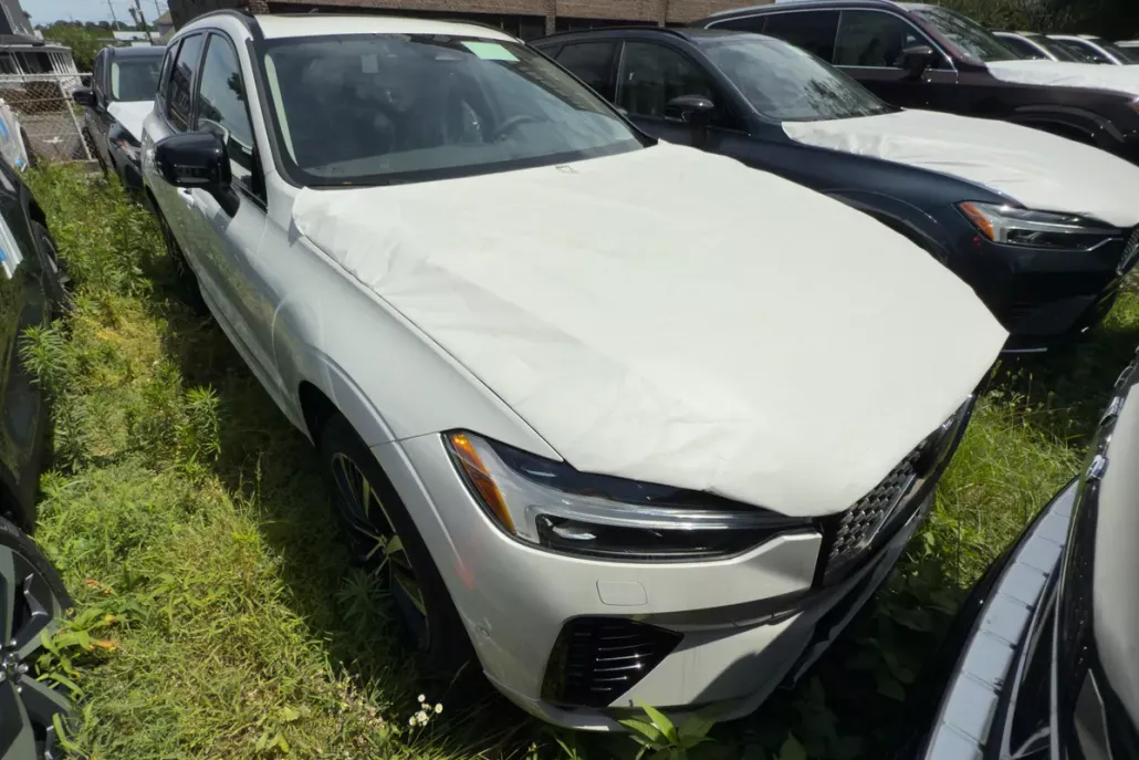 2025 Volvo XC60 B5 Plus photo 1