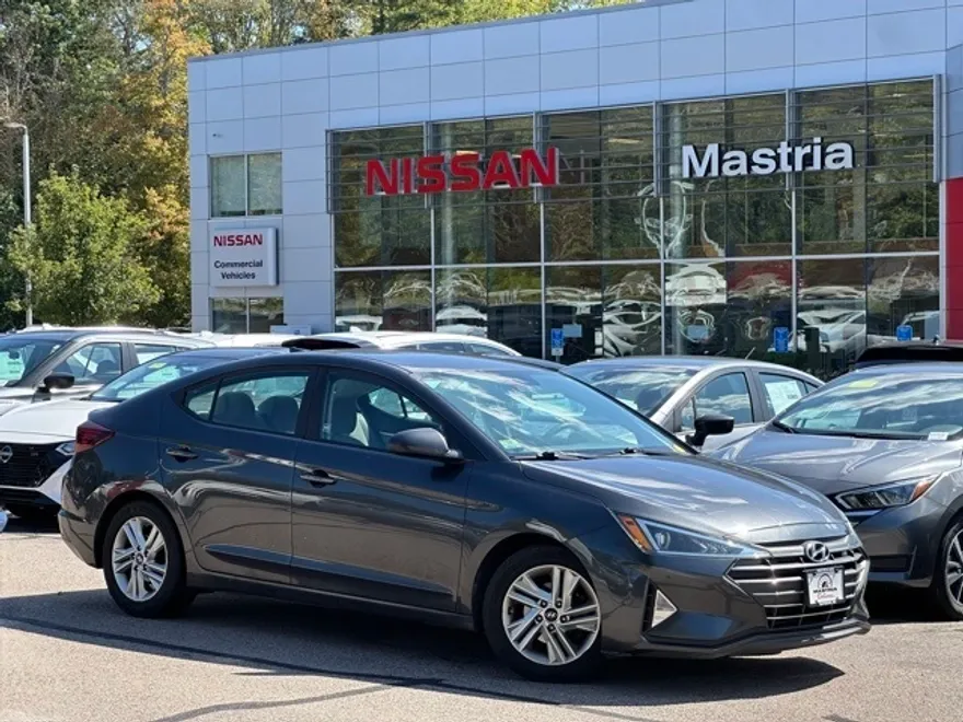 2020 Hyundai Elantra SEL photo 1