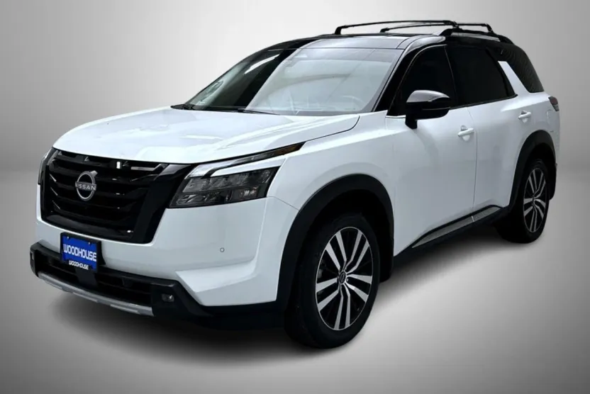 2025 Nissan Pathfinder Platinum photo 1