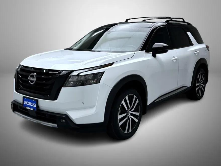 2025 Nissan Pathfinder Platinum photo 1