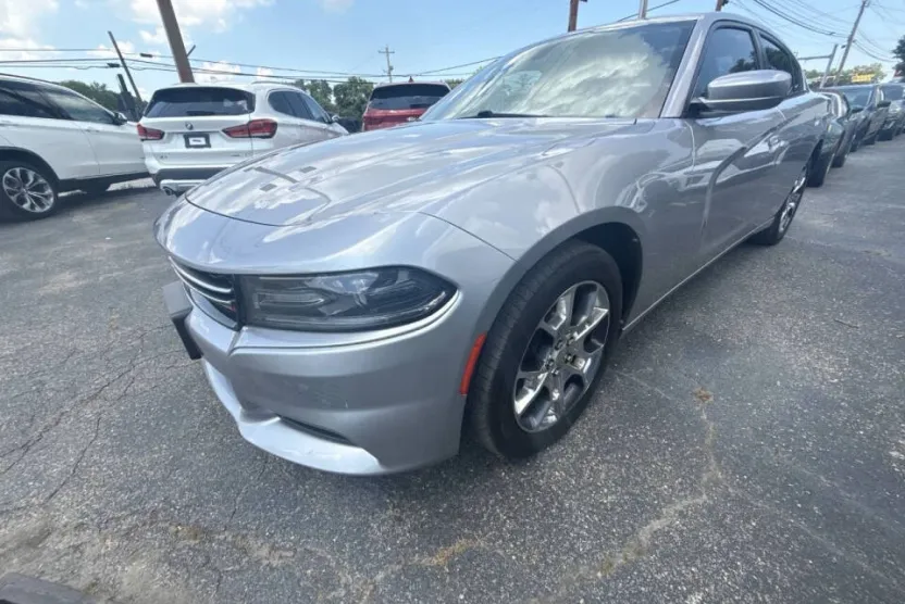 2015 Dodge Charger SE photo 1